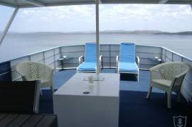 33\' ALUMINIUM HOUSEBOAT