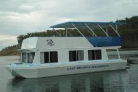33\' ALUMINIUM HOUSEBOAT