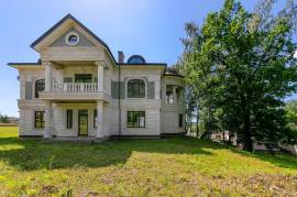 9bds 8ba 9353 sqft- House for sale in the village