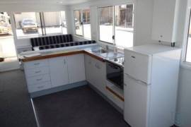 33\' ALUMINIUM HOUSEBOAT