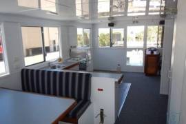 33\' ALUMINIUM HOUSEBOAT