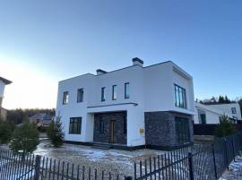 Продаётся дом, 240 м²